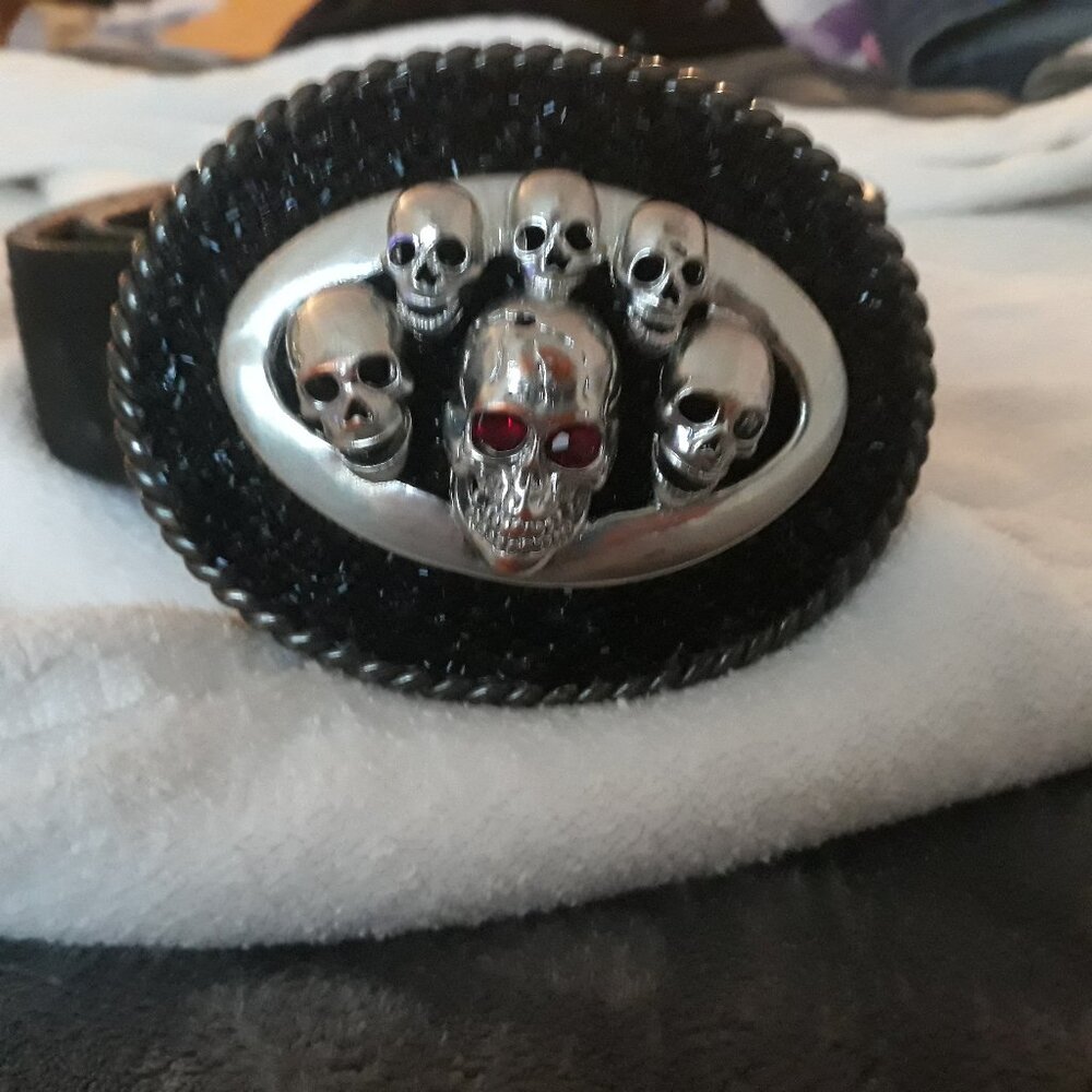 Mens new black belt with skeleton heads ruby eye color buckle. Size XL